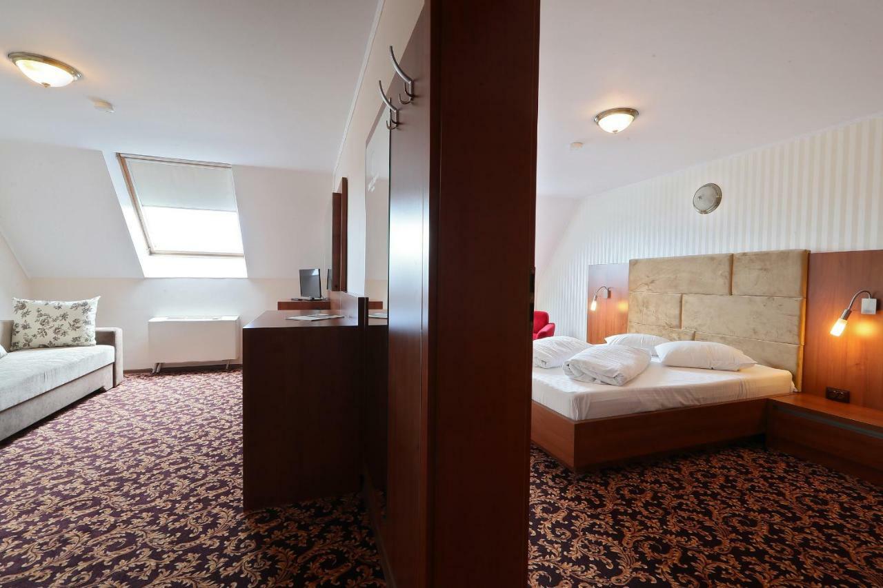 Hotel Impero Oradea Exteriér fotografie